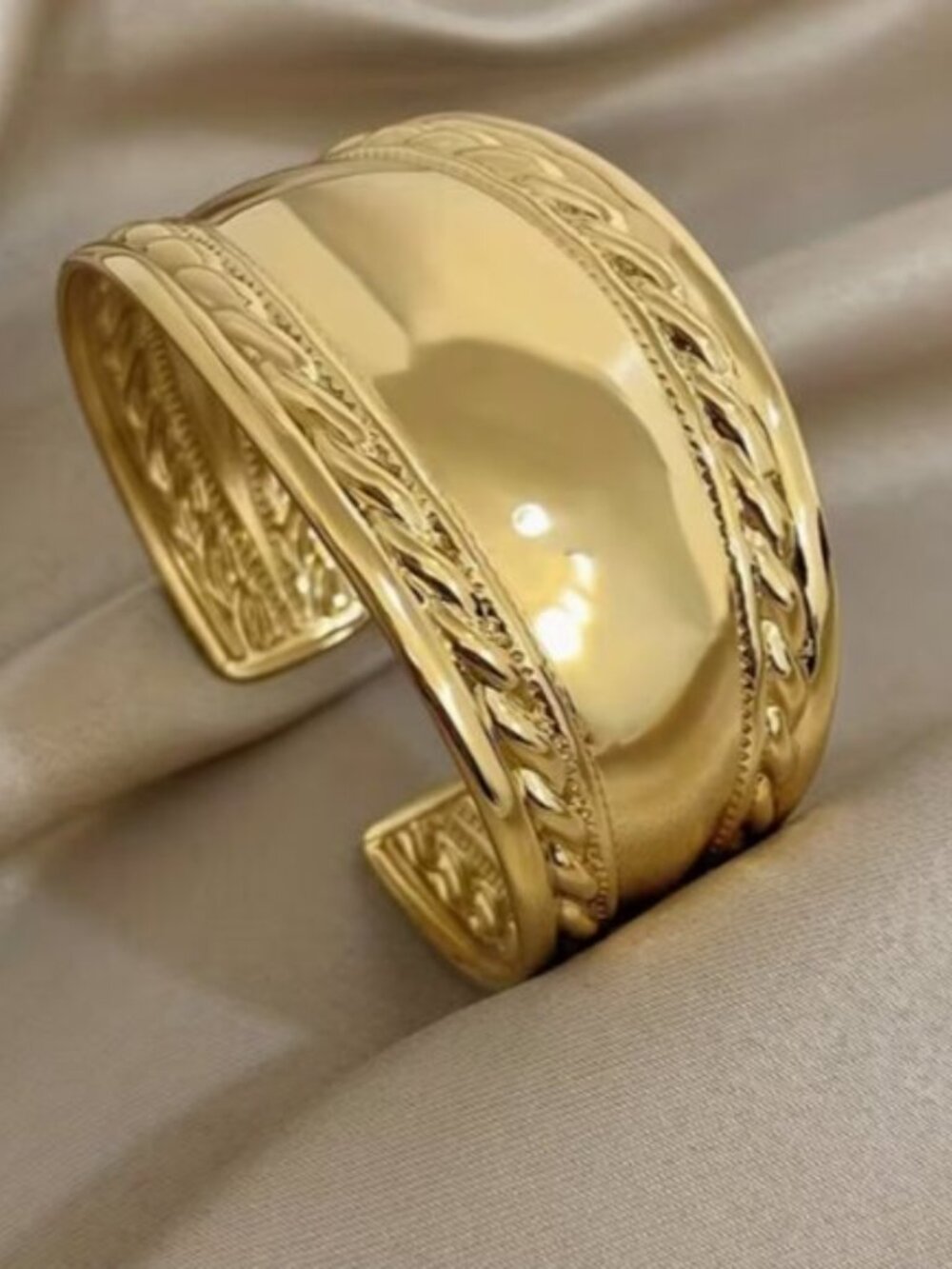 Luxury Elegant Twisted Wide Curved 18k Gold Plated Stainless Steel Open Bracelet - Picture 3 of 7